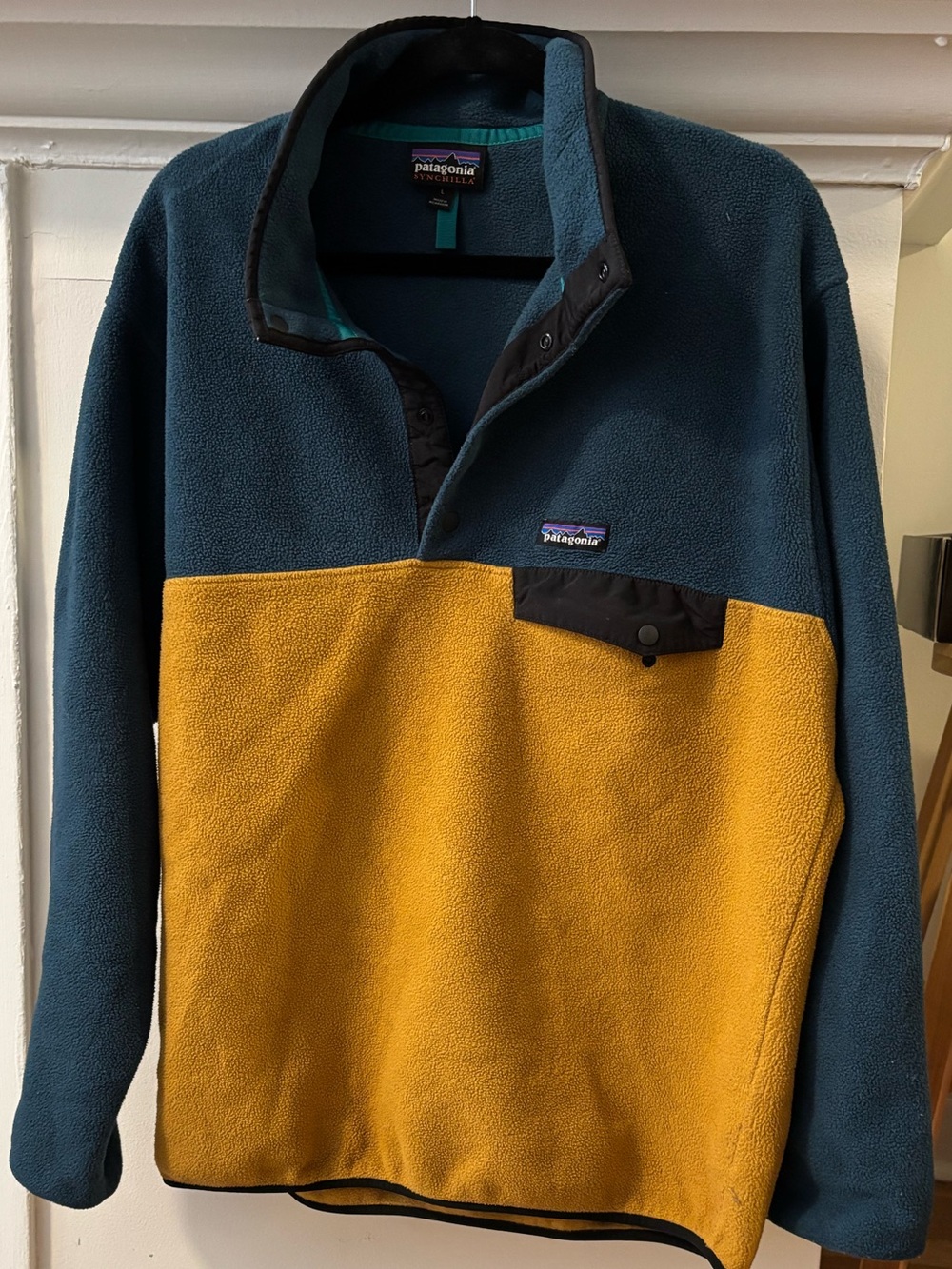 Patagonia Men’s Teal and Mustard Synchilla Fleece Pullover